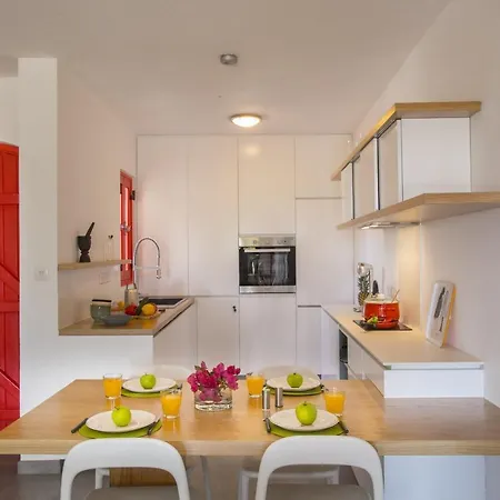 Liora Apartment *